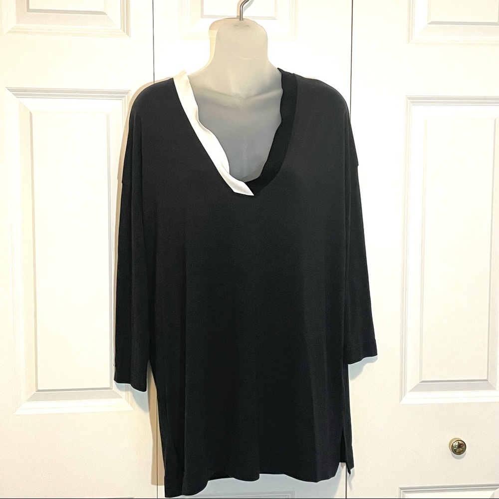 Banana Republic V-neck Tunic Black with White Accent Bracelet Sleeves